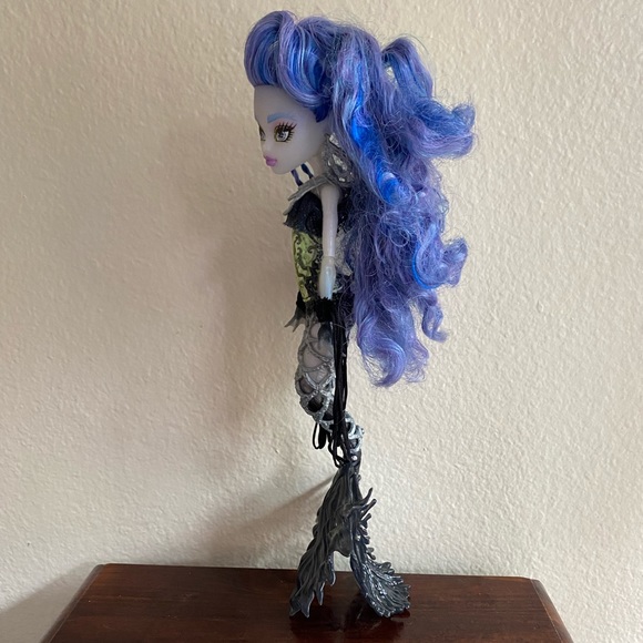 Sirena Von Boo Monster High Doll - Picture 5 of 7